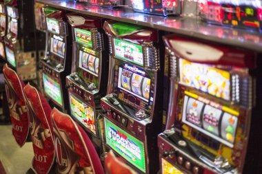 kingliga mobile app interface showing sportsbook and live casino games